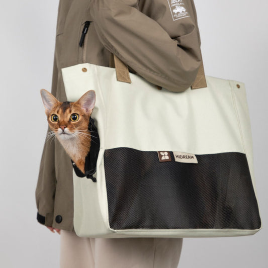 Color-matched shoulder pet outing bag